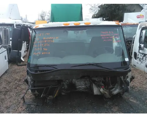 INTERNATIONAL 4300 CAB