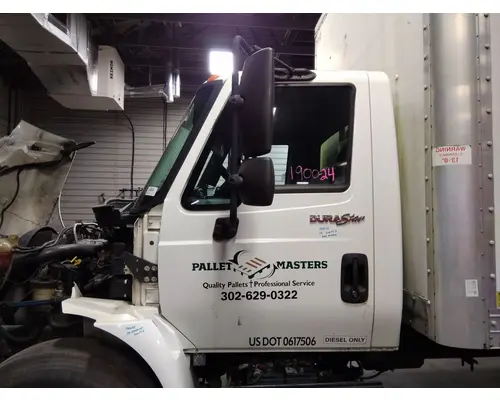 INTERNATIONAL 4300 CAB