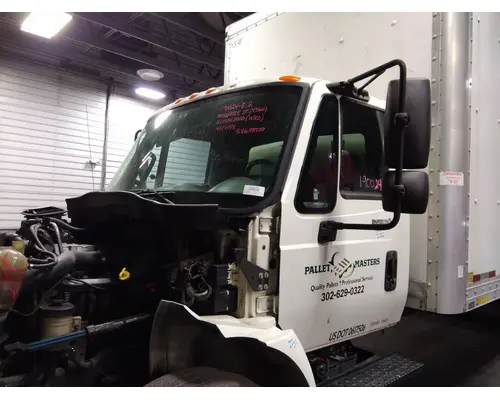 INTERNATIONAL 4300 CAB