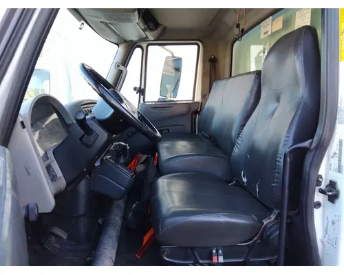 INTERNATIONAL 4300 CAB
