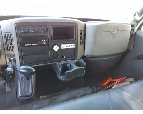 INTERNATIONAL 4300 CAB