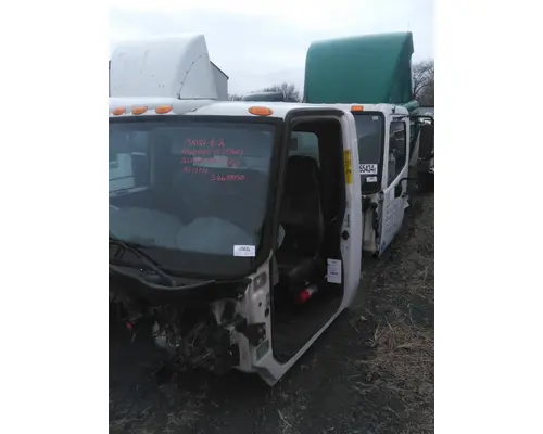 INTERNATIONAL 4300 CAB