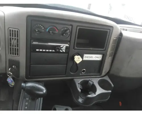 INTERNATIONAL 4300 CAB