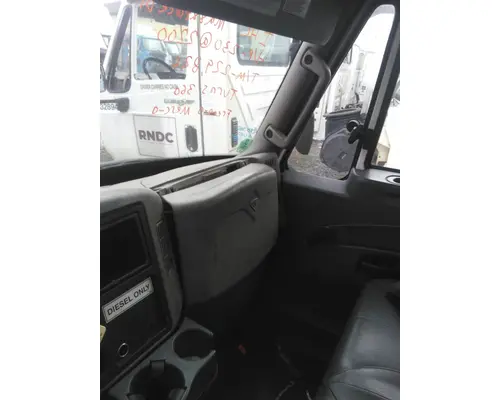 INTERNATIONAL 4300 CAB