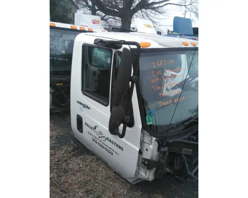 INTERNATIONAL 4300 CAB