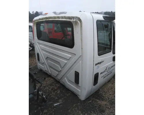 INTERNATIONAL 4300 CAB