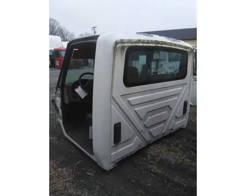 INTERNATIONAL 4300 CAB