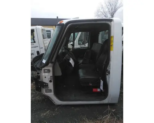 INTERNATIONAL 4300 CAB