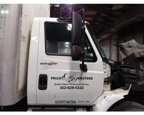 INTERNATIONAL 4300 CAB