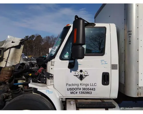 INTERNATIONAL 4300 CAB