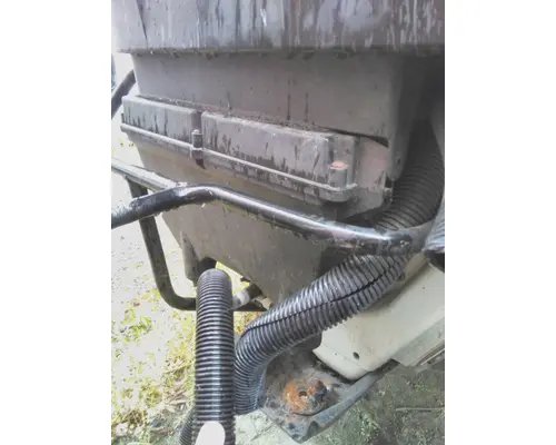 INTERNATIONAL 4300 CAB