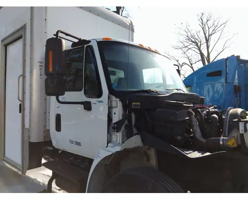 INTERNATIONAL 4300 CAB