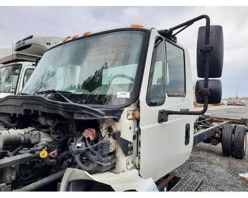 INTERNATIONAL 4300 CAB