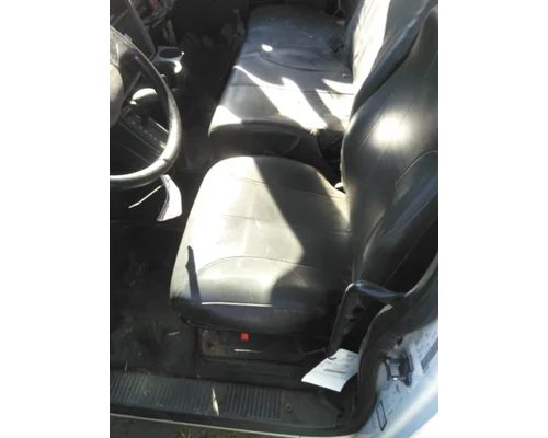 INTERNATIONAL 4300 CAB