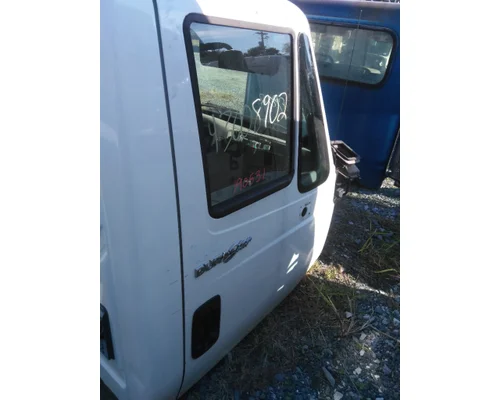 INTERNATIONAL 4300 CAB