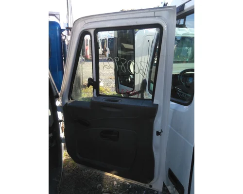 INTERNATIONAL 4300 CAB