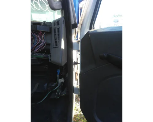 INTERNATIONAL 4300 CAB