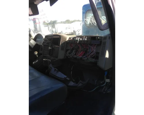INTERNATIONAL 4300 CAB