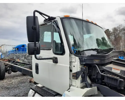 INTERNATIONAL 4300 CAB