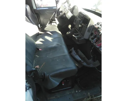 INTERNATIONAL 4300 CAB
