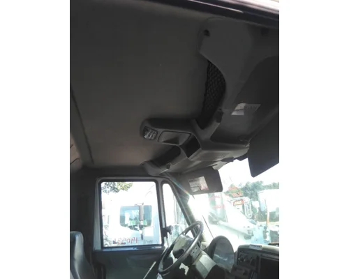 INTERNATIONAL 4300 CAB