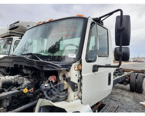 INTERNATIONAL 4300 CAB
