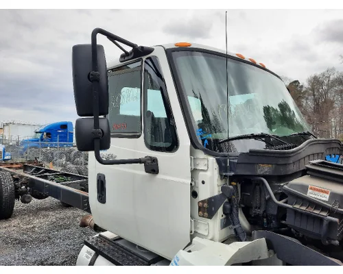 INTERNATIONAL 4300 CAB