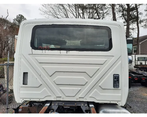 INTERNATIONAL 4300 CAB