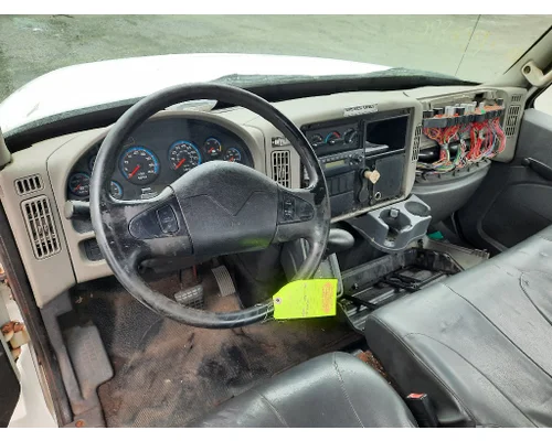 INTERNATIONAL 4300 CAB