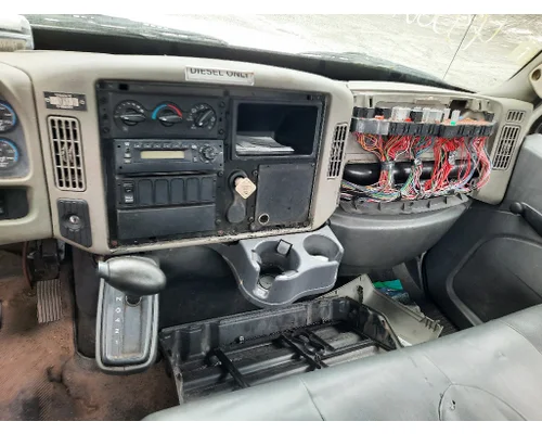 INTERNATIONAL 4300 CAB
