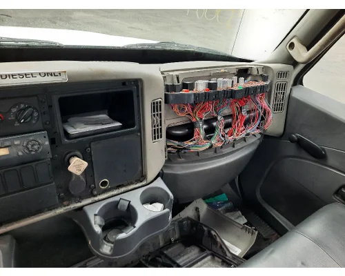 INTERNATIONAL 4300 CAB
