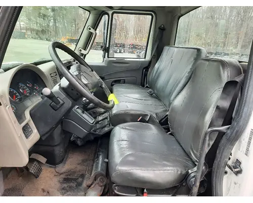 INTERNATIONAL 4300 CAB