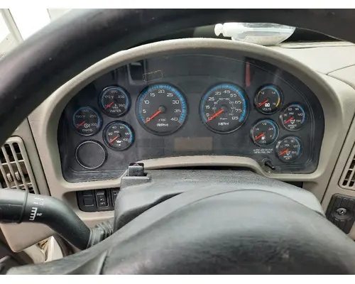 INTERNATIONAL 4300 CAB