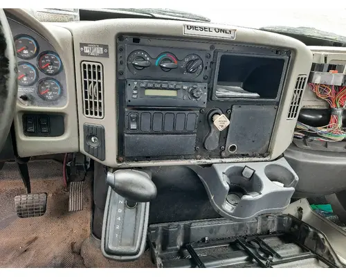 INTERNATIONAL 4300 CAB