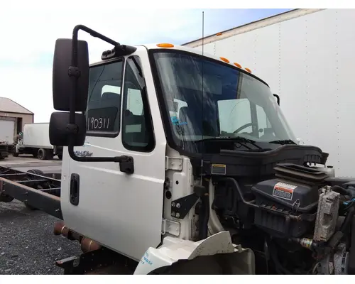 INTERNATIONAL 4300 CAB