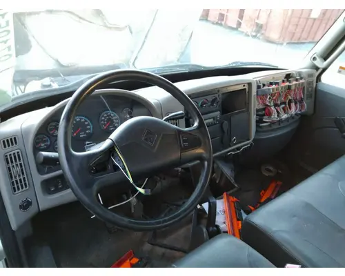 INTERNATIONAL 4300 CAB
