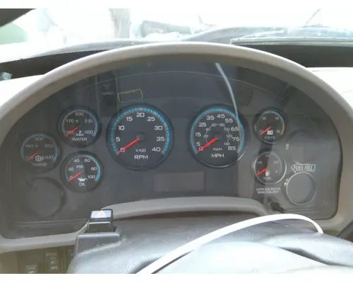 INTERNATIONAL 4300 CAB