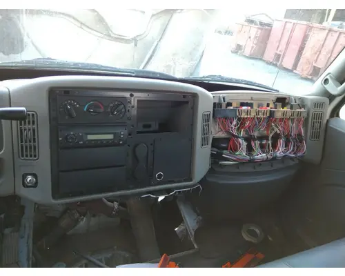 INTERNATIONAL 4300 CAB