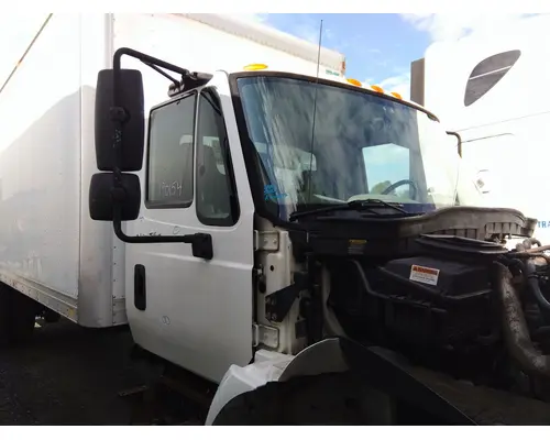 INTERNATIONAL 4300 CAB