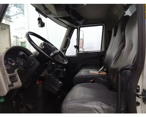 INTERNATIONAL 4300 CAB