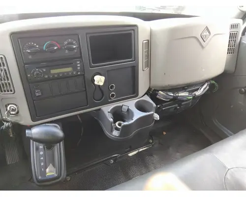 INTERNATIONAL 4300 CAB