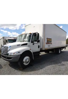 INTERNATIONAL 4300 CAB