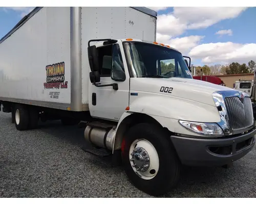 INTERNATIONAL 4300 CAB