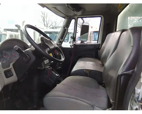 INTERNATIONAL 4300 CAB