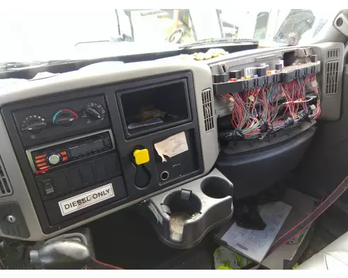 INTERNATIONAL 4300 CAB