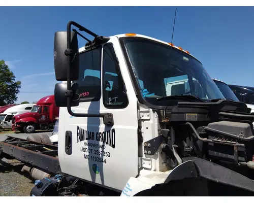 INTERNATIONAL 4300 CAB