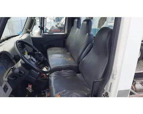 INTERNATIONAL 4300 CAB