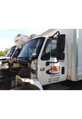 INTERNATIONAL 4300 CAB