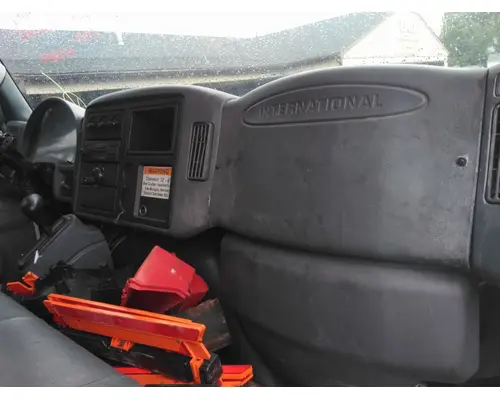 INTERNATIONAL 4300 CAB