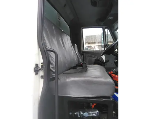 INTERNATIONAL 4300 CAB